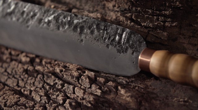 HISTÓRIA desafia cutileiro artesanal português a criar uma faca que podia competir com as melhores armas criadas em FORJADO NO FOGO