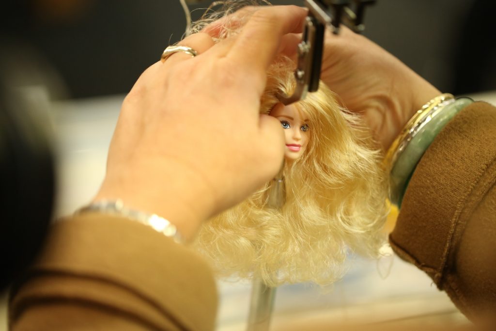 ODISSEIA estreia “Tiny Shoulders: a repensar a Barbie”